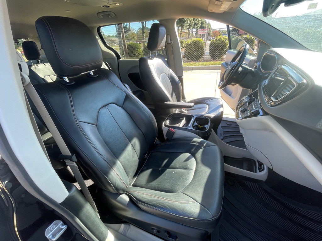 2019 Chrysler Pacifica Image 27