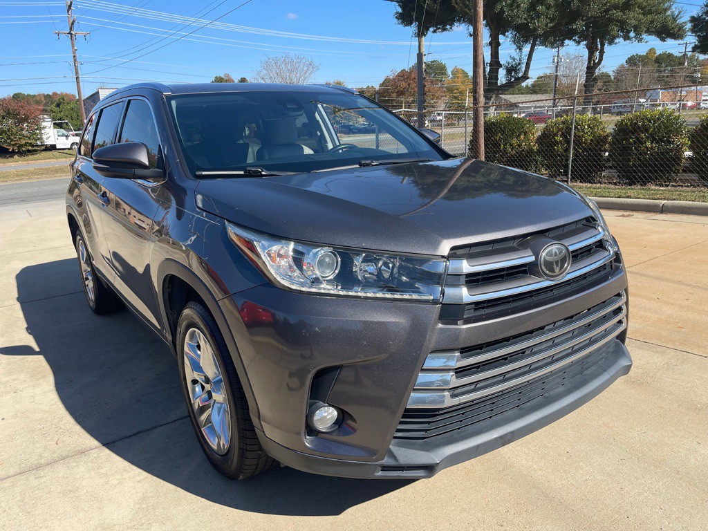 2018 Toyota Highlander Image 1