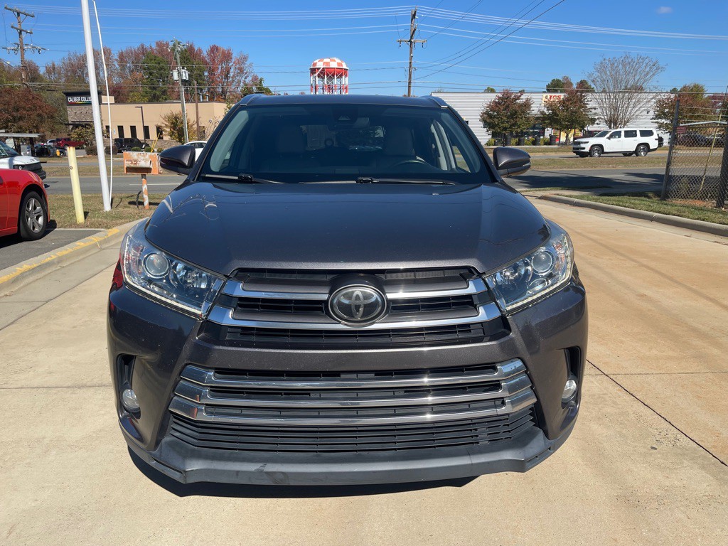 2018 Toyota Highlander Image 2