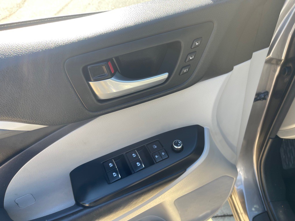 2018 Toyota Highlander Image 15