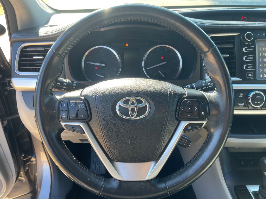 2018 Toyota Highlander Image 16