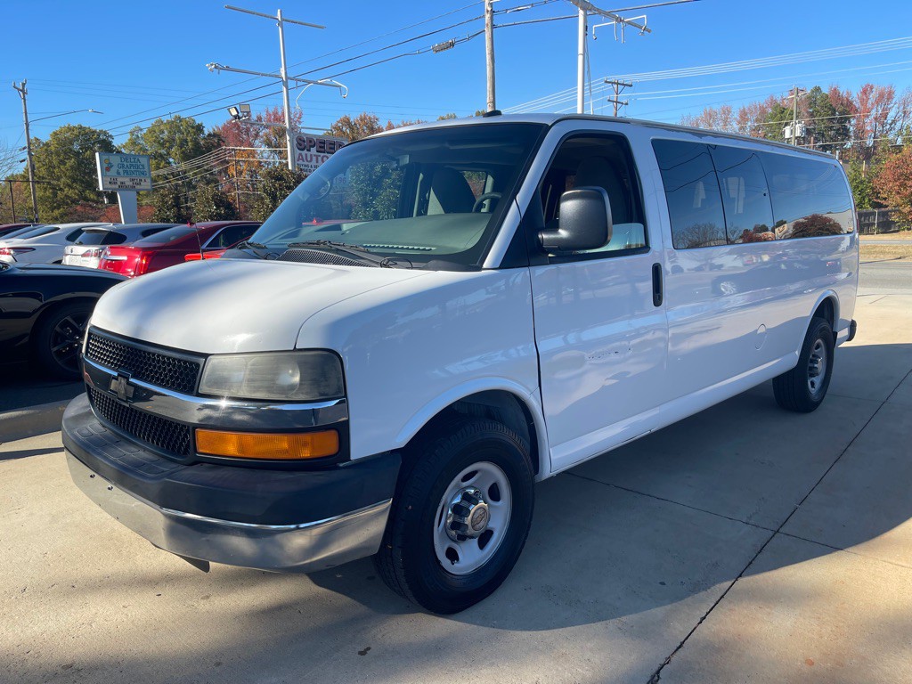 2014 Chevrolet Express Image 3
