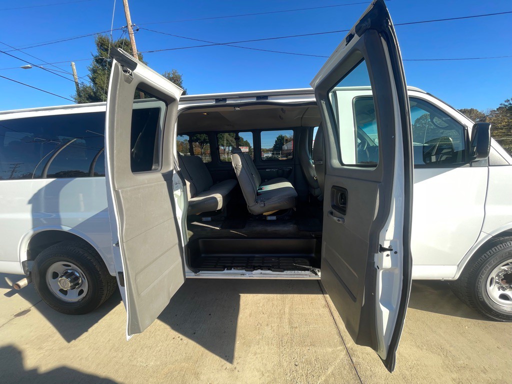 2014 Chevrolet Express Image 9
