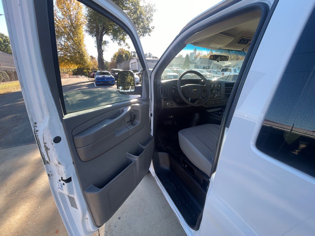 2014 Chevrolet Express Image 15