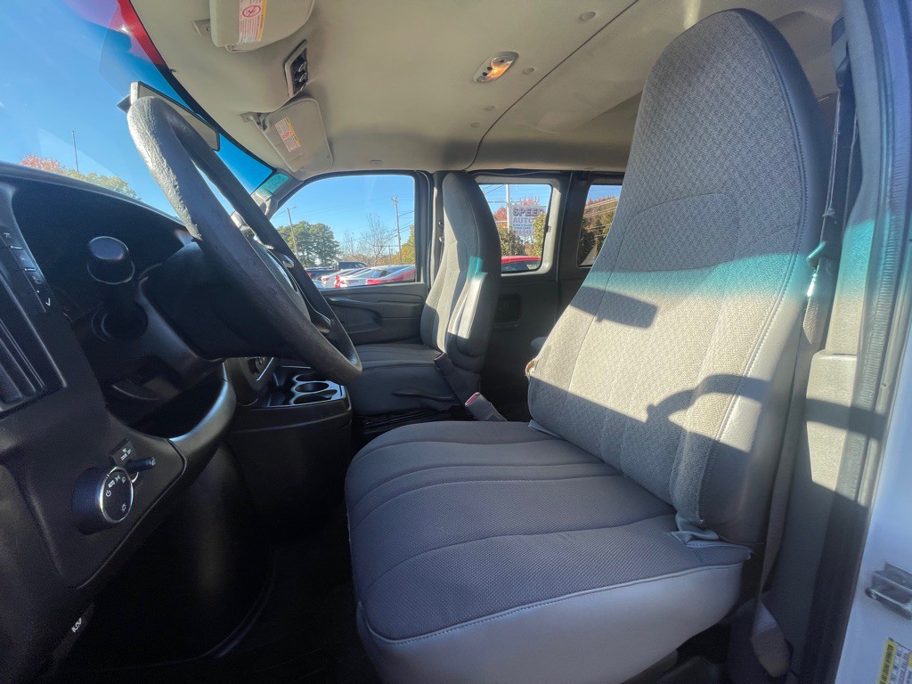 2014 Chevrolet Express Image 17
