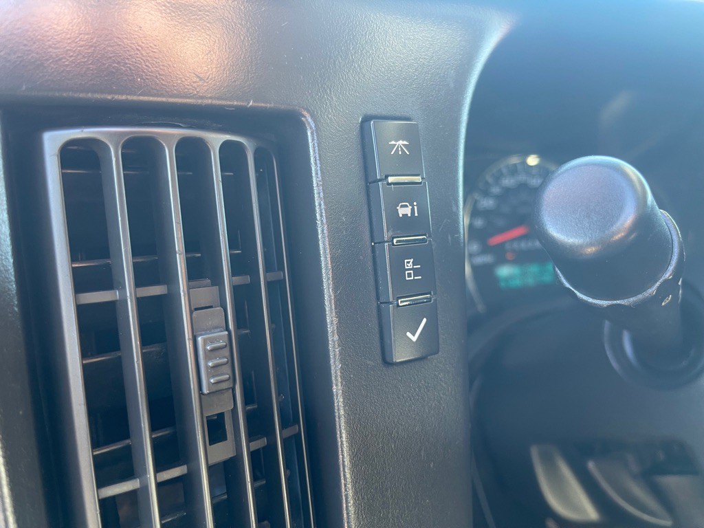 2014 Chevrolet Express Image 19