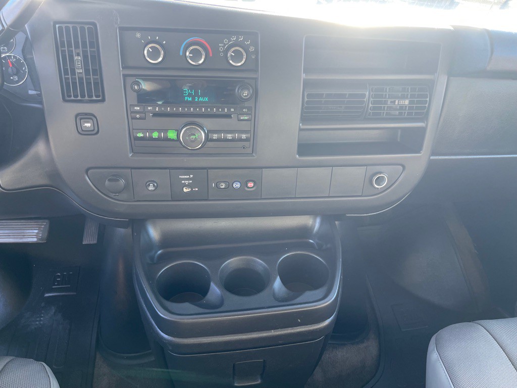 2014 Chevrolet Express Image 24