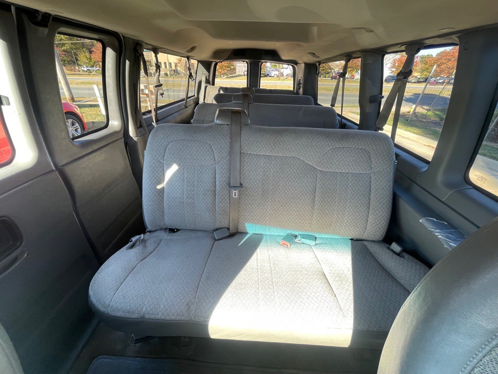 2014 Chevrolet Express Image 25