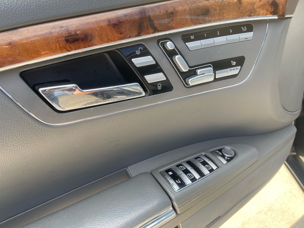 2007 Mercedes-Benz S-Class Image 12