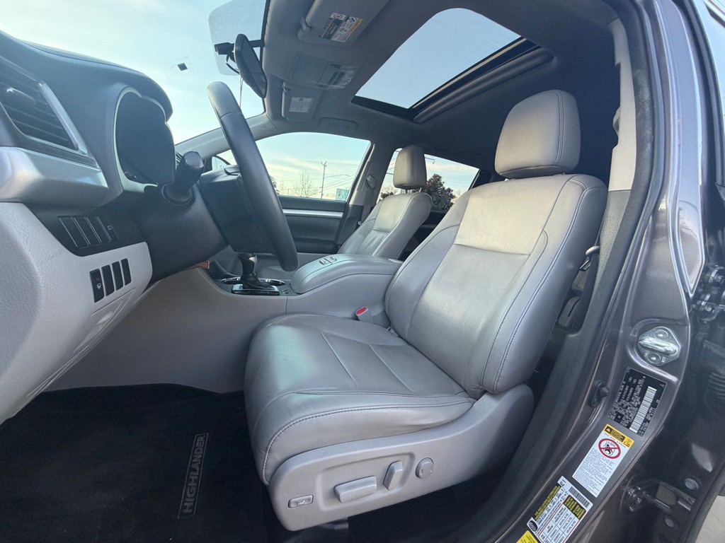 2016 Toyota Highlander Image 15