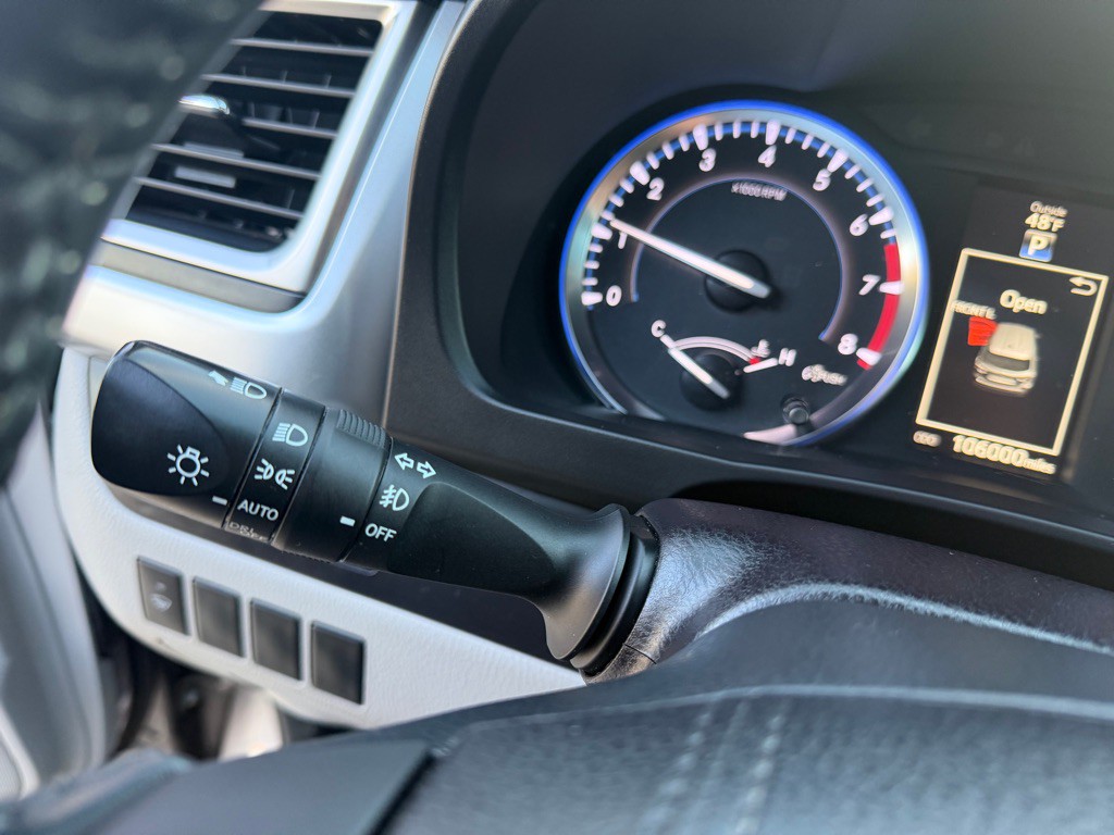 2016 Toyota Highlander Image 19