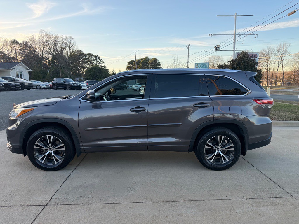 2016 Toyota Highlander Image 27