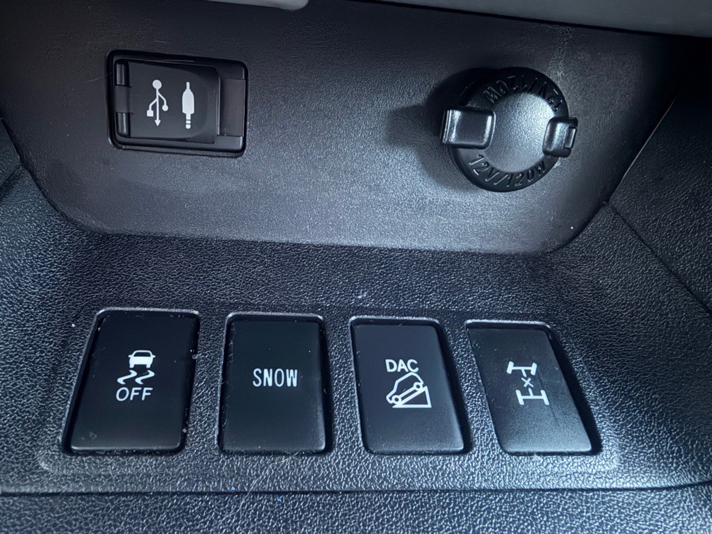 2016 Toyota Highlander Image 29