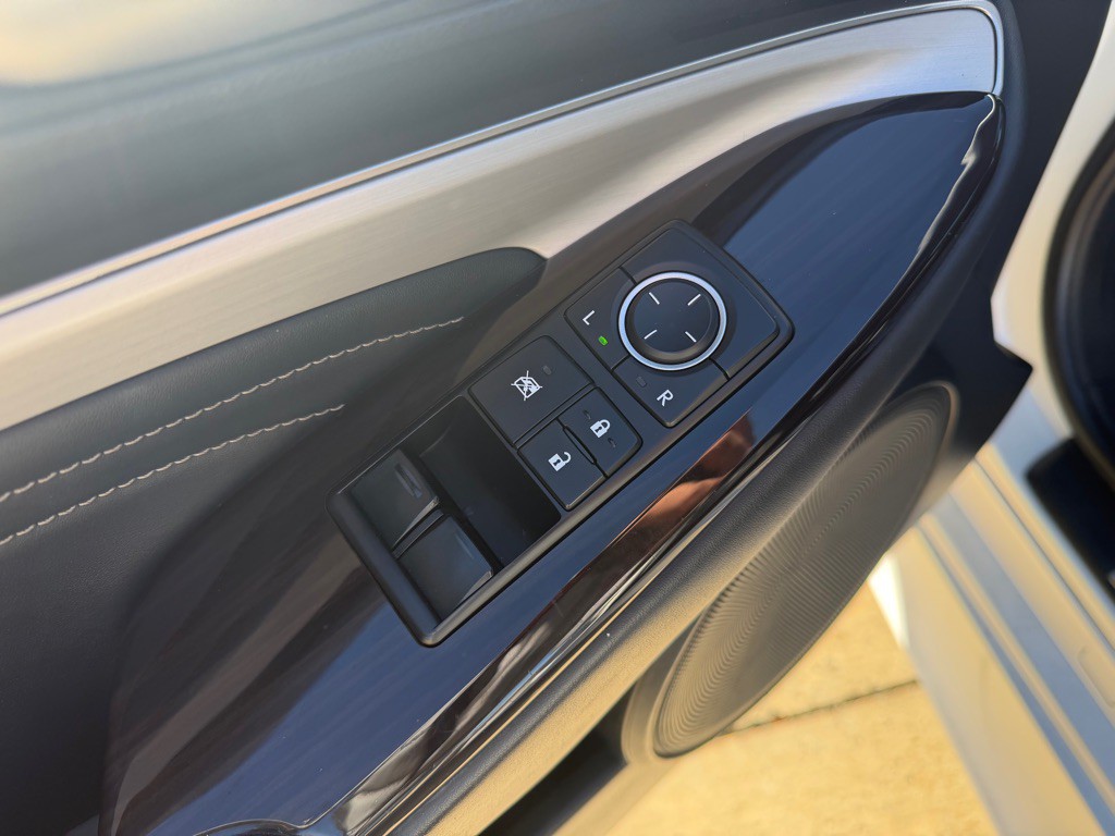 2015 Lexus RC Image 13