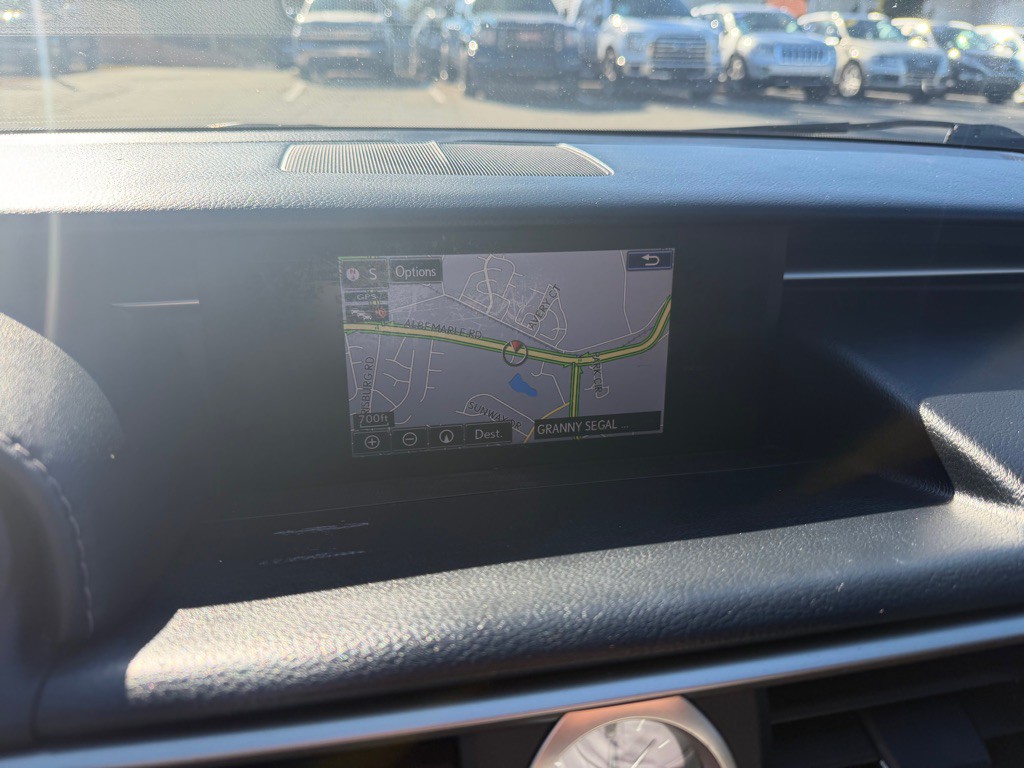 2015 Lexus RC Image 18