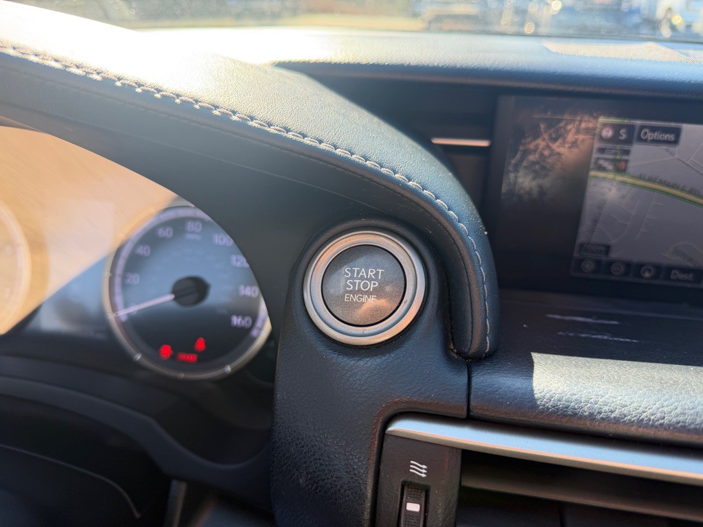 2015 Lexus RC Image 19