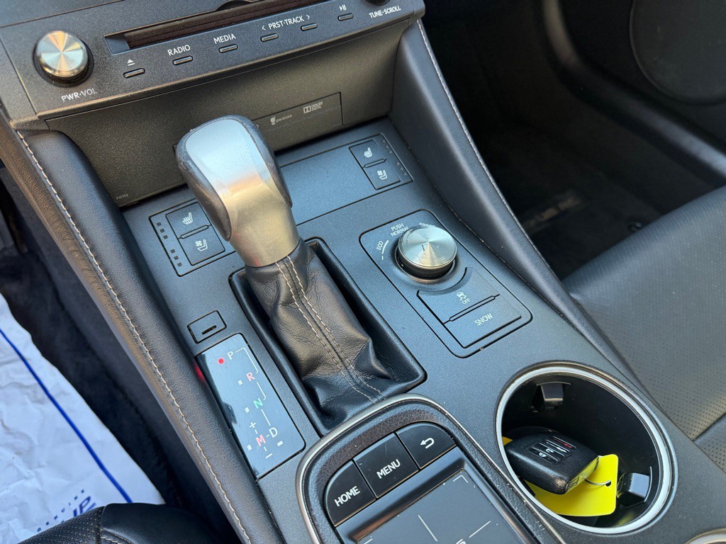 2015 Lexus RC Image 21