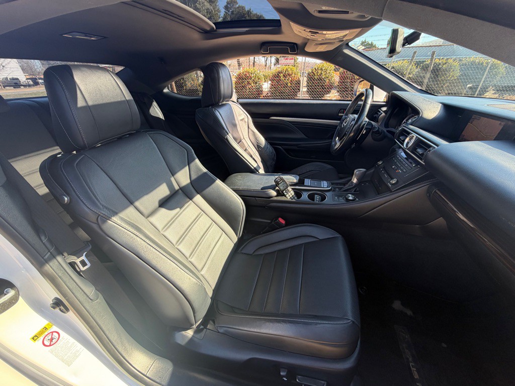 2015 Lexus RC Image 27