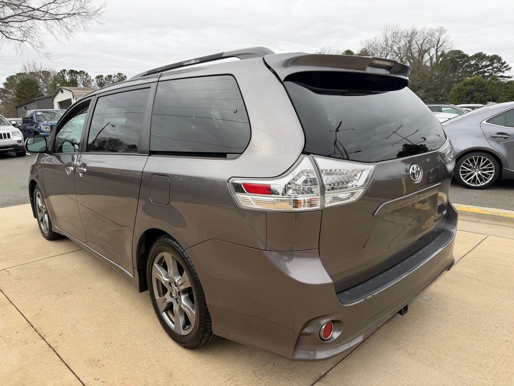 2018 Toyota Sienna Image 5