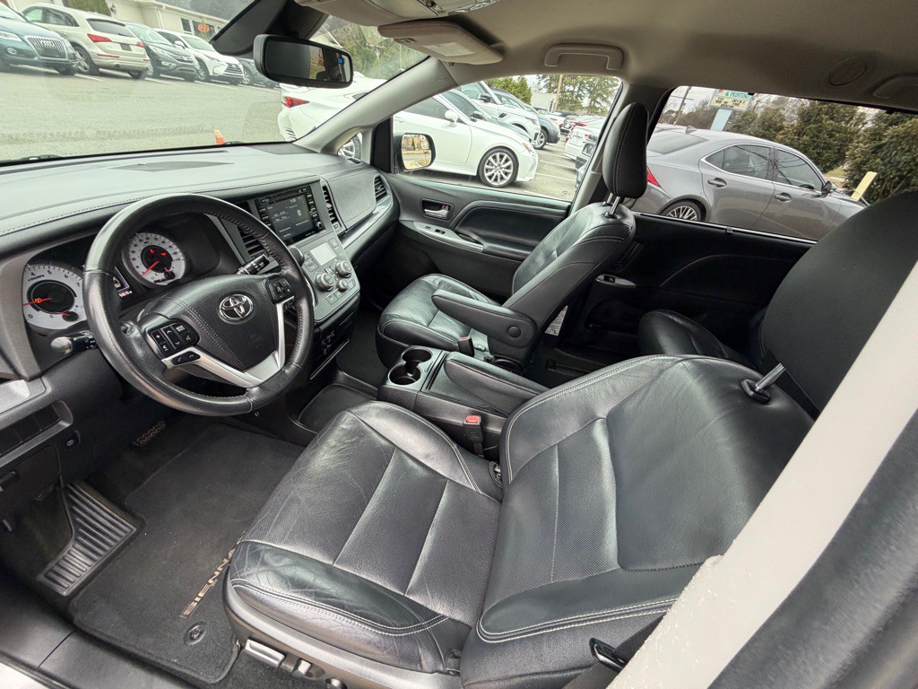 2018 Toyota Sienna Image 15