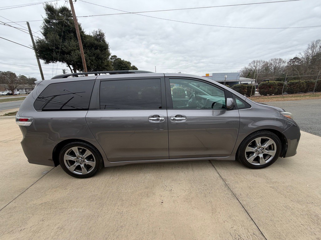 2018 Toyota Sienna Image 26