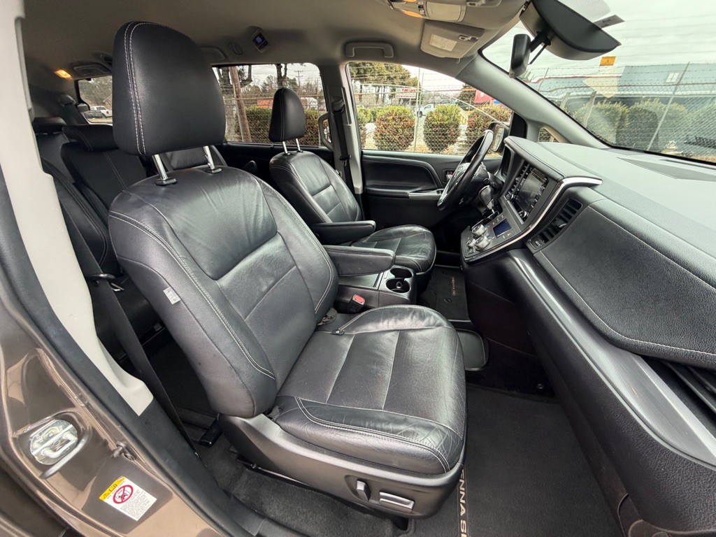 2018 Toyota Sienna Image 27