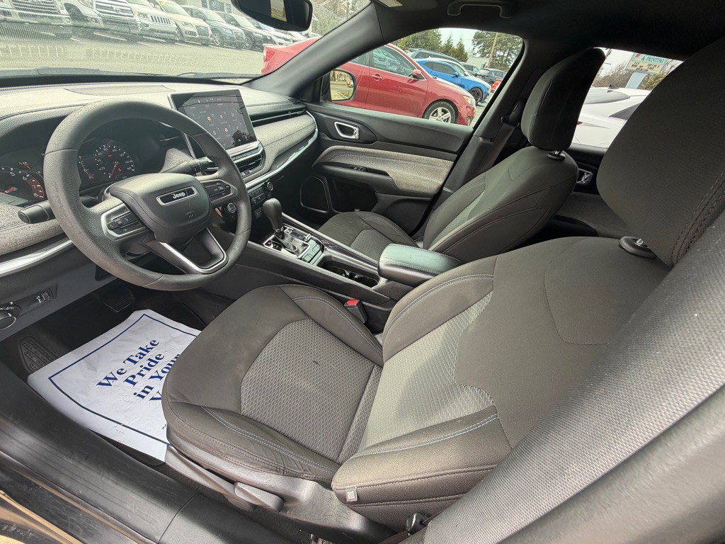 2023 Jeep Compass Image 9