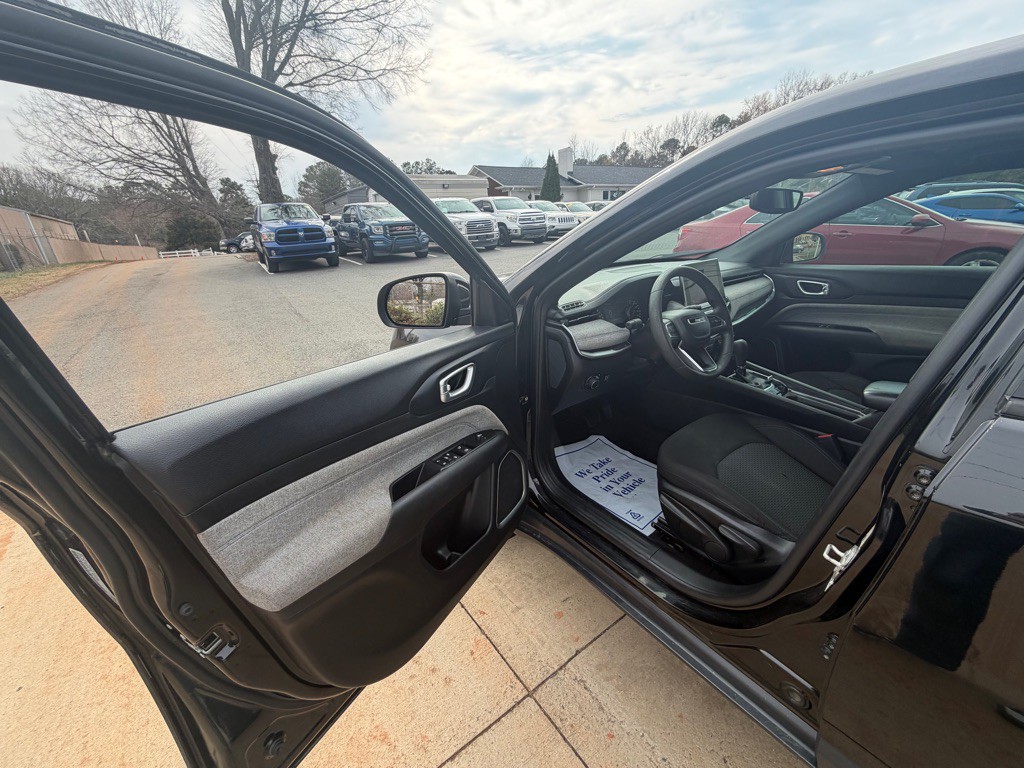2023 Jeep Compass Image 10