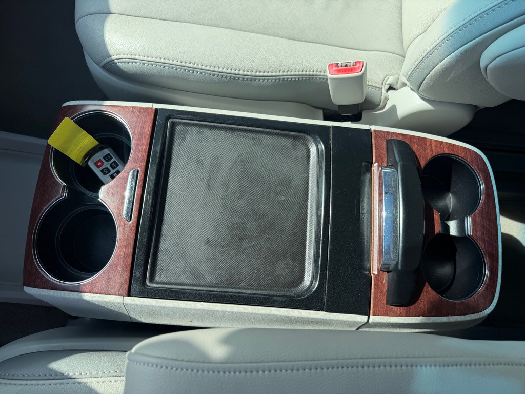 2014 Toyota Sienna Image 26