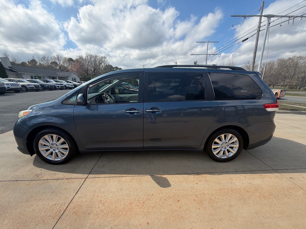 2014 Toyota Sienna Image 29