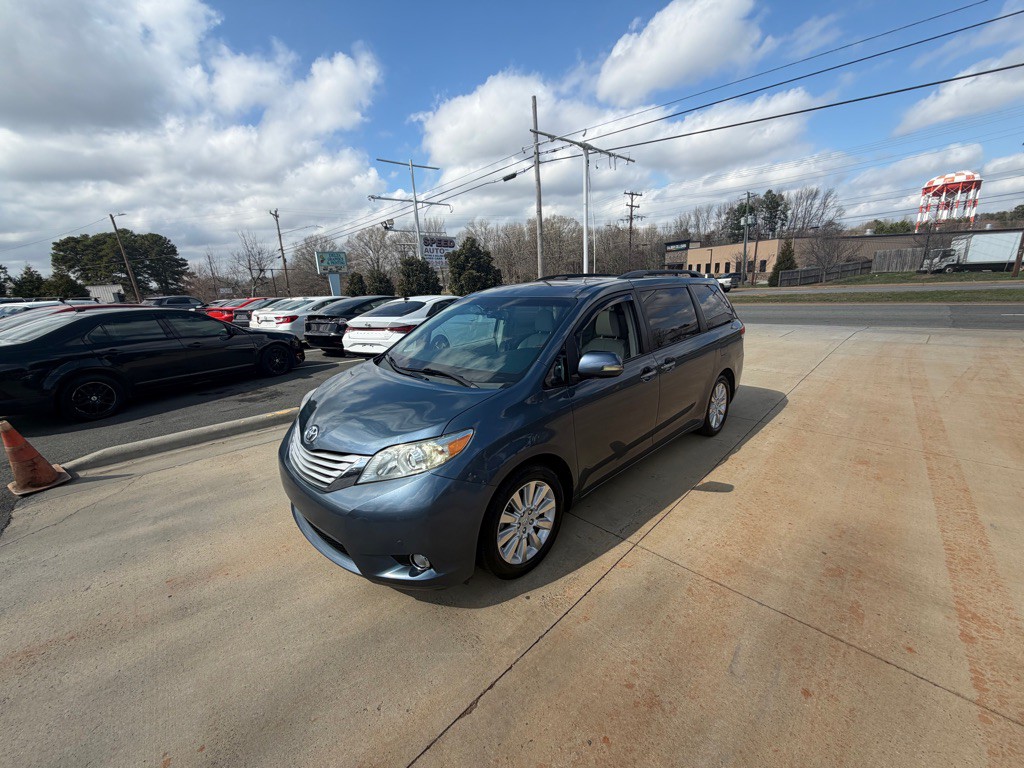 2014 Toyota Sienna Image 30