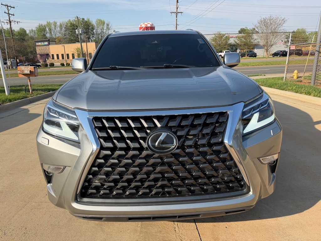 2021 Lexus GX Image 2