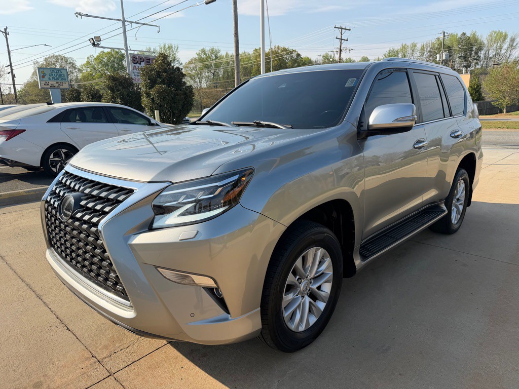 2021 Lexus GX Image 3