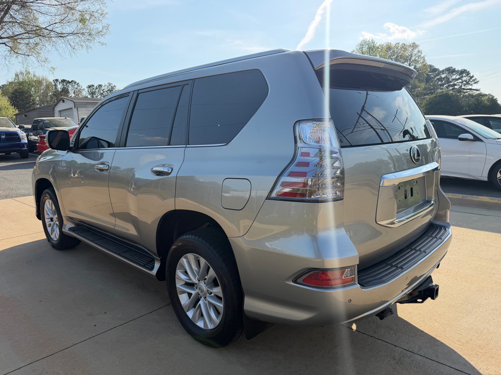 2021 Lexus GX Image 4