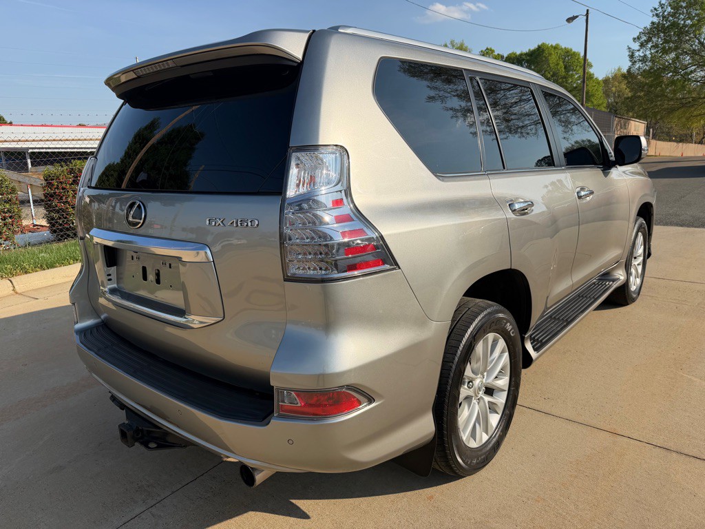 2021 Lexus GX Image 6