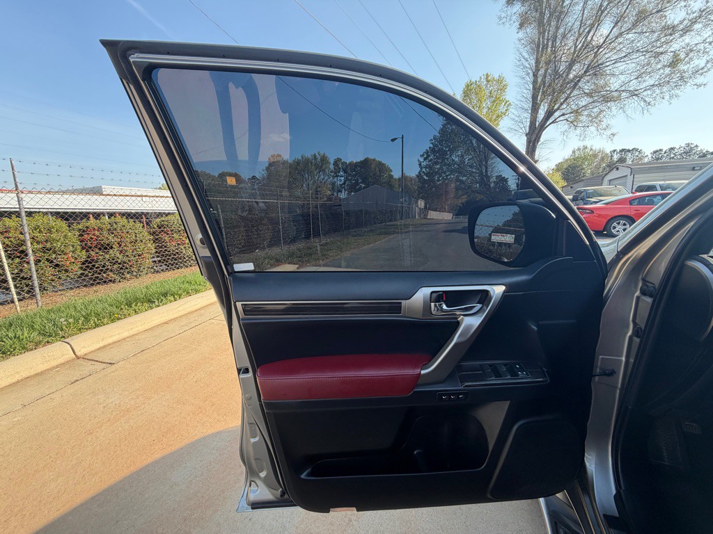 2021 Lexus GX Image 15
