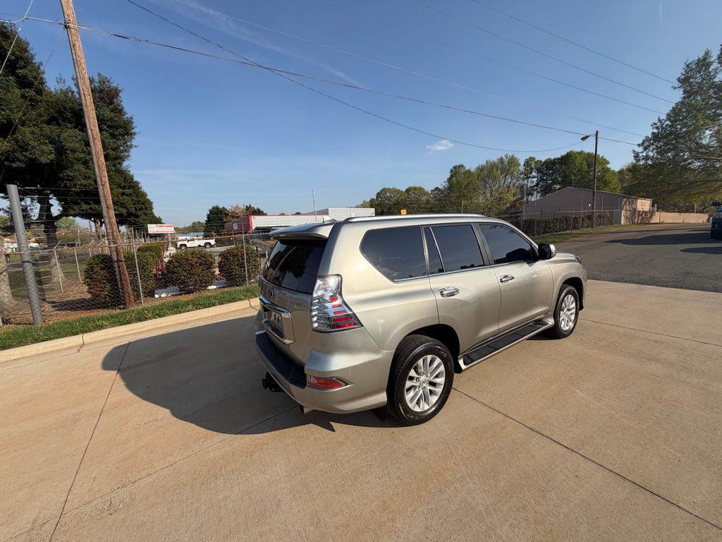 2021 Lexus GX Image 28