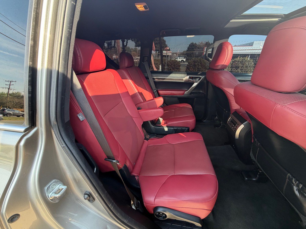 2021 Lexus GX Image 30