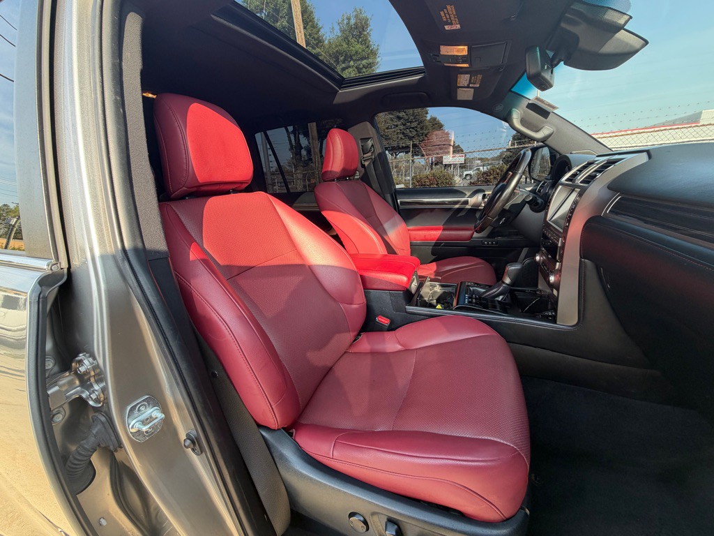 2021 Lexus GX Image 31