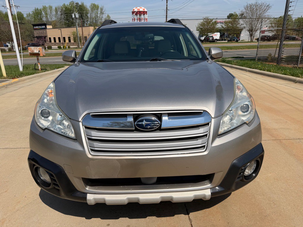 2014 Subaru Outback Image 2