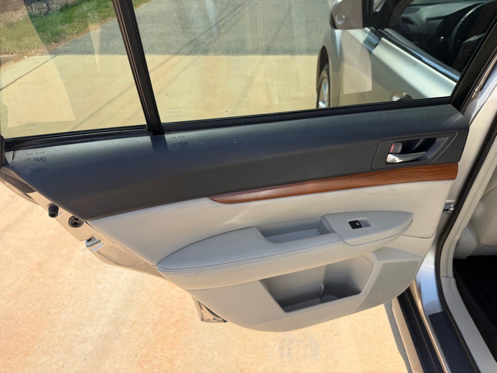 2014 Subaru Outback Image 10