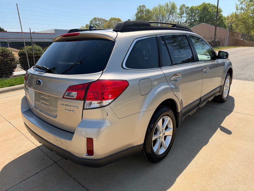 2014 Subaru Outback Image 30