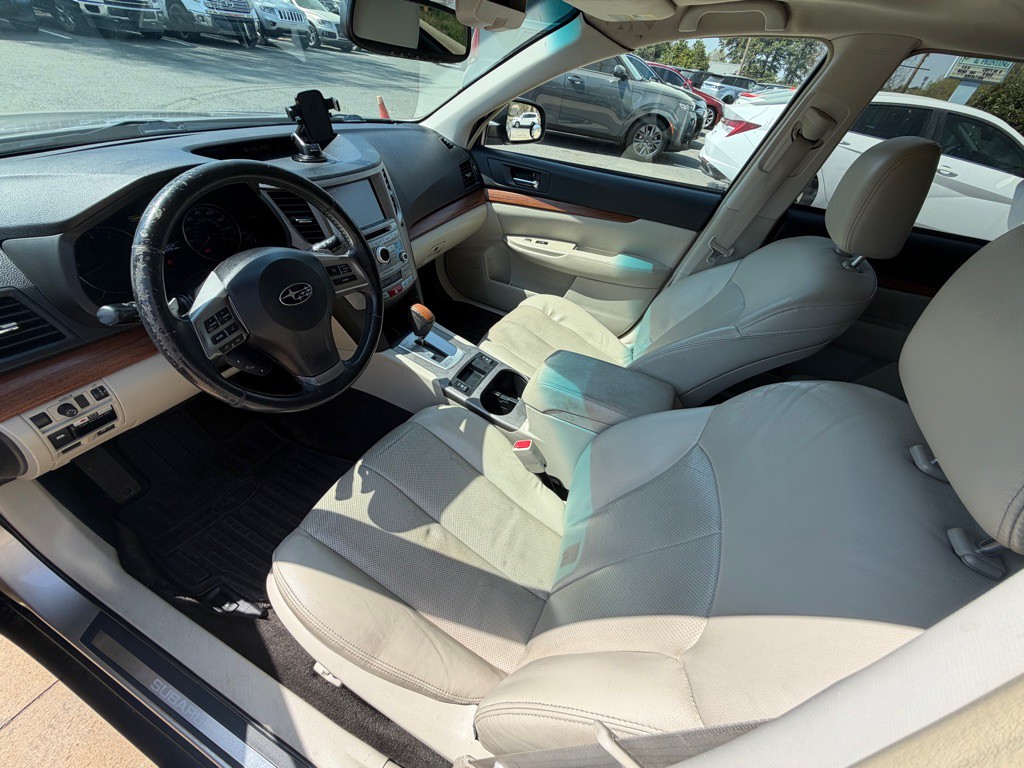 2014 Subaru Outback Image 35