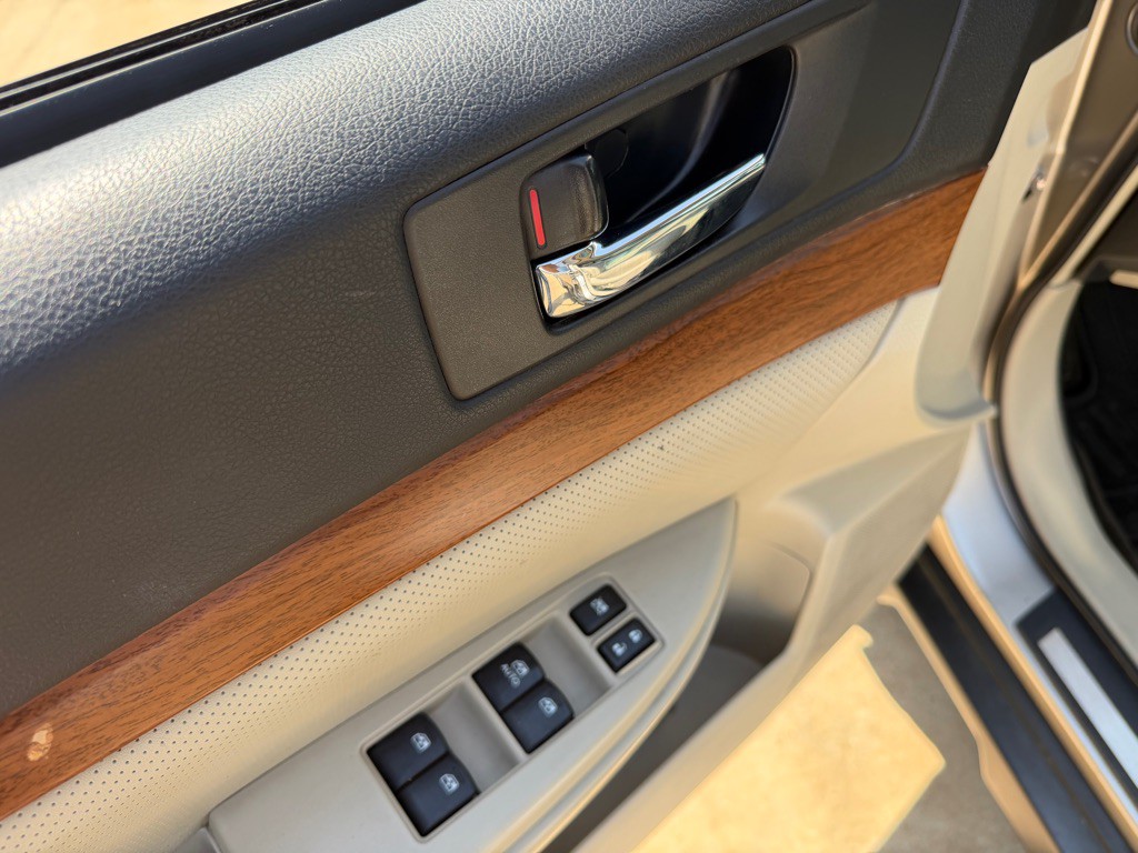 2014 Subaru Outback Image 38