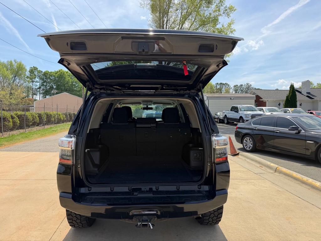 2017 Toyota 4Runner Image 8