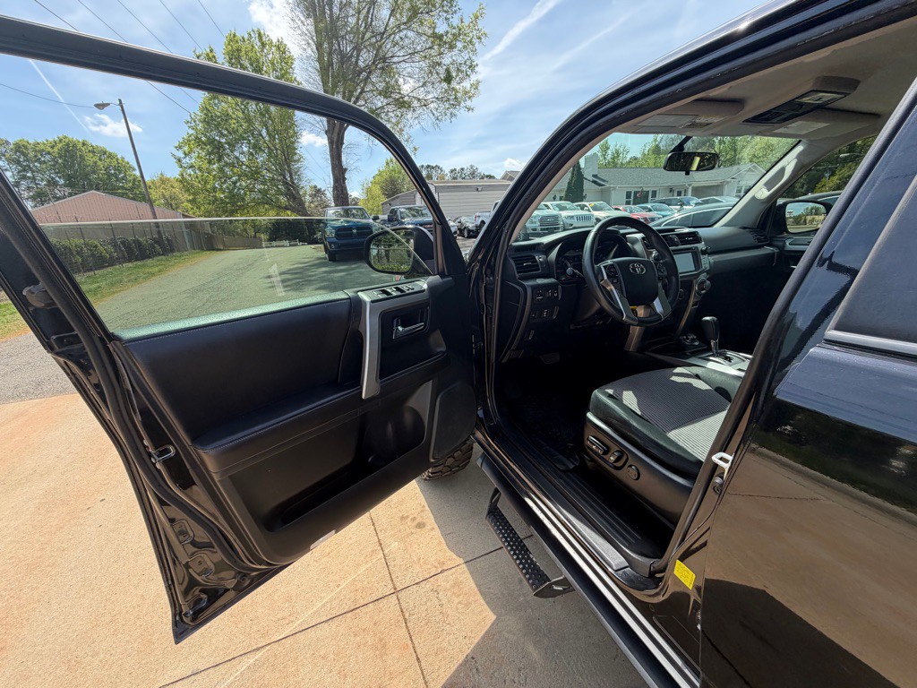 2017 Toyota 4Runner Image 11