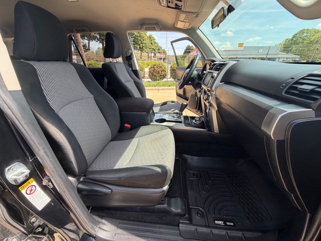 2017 Toyota 4Runner Image 25