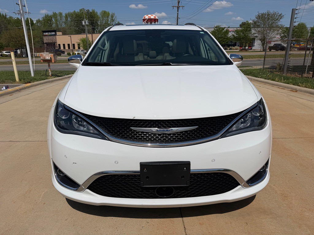 2017 Chrysler Pacifica Image 2