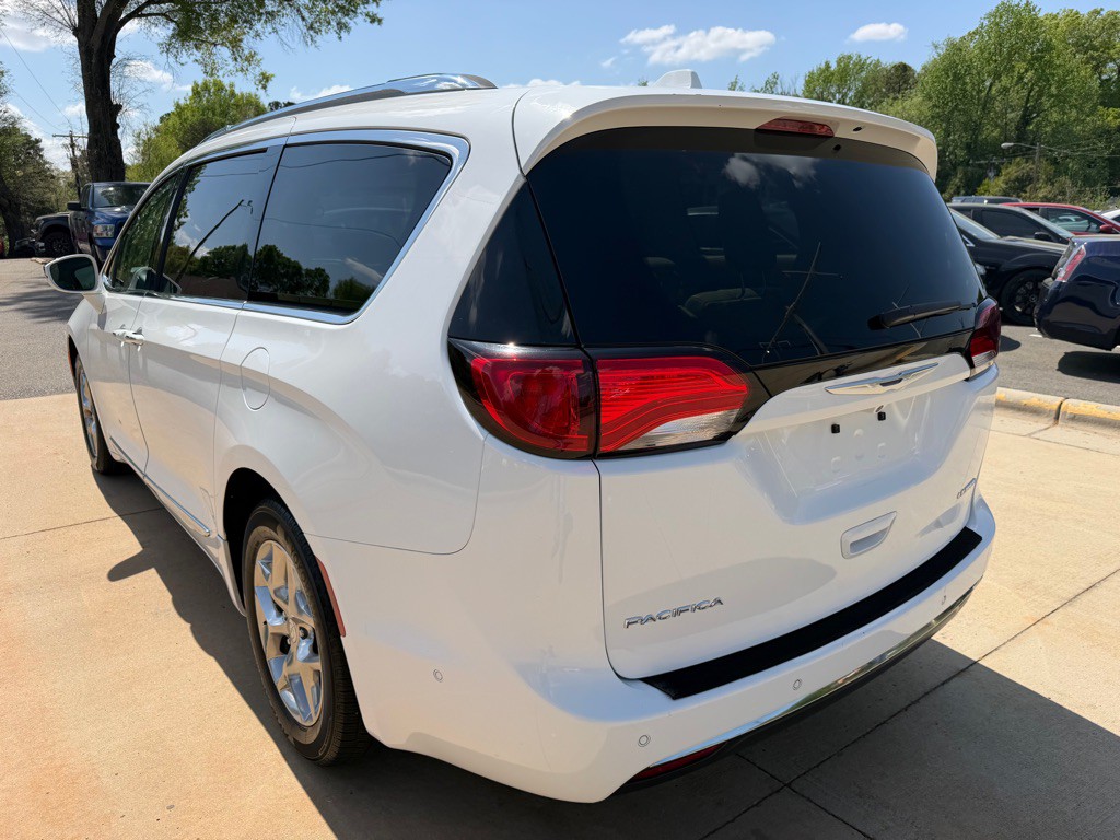 2017 Chrysler Pacifica Image 4