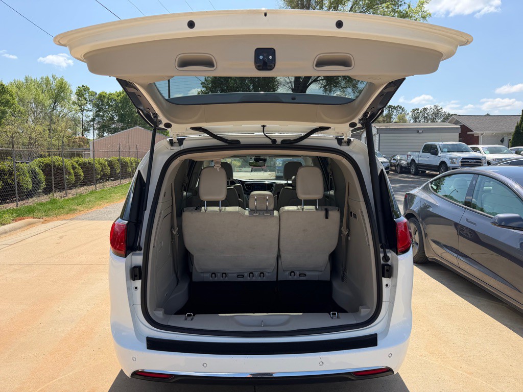 2017 Chrysler Pacifica Image 7